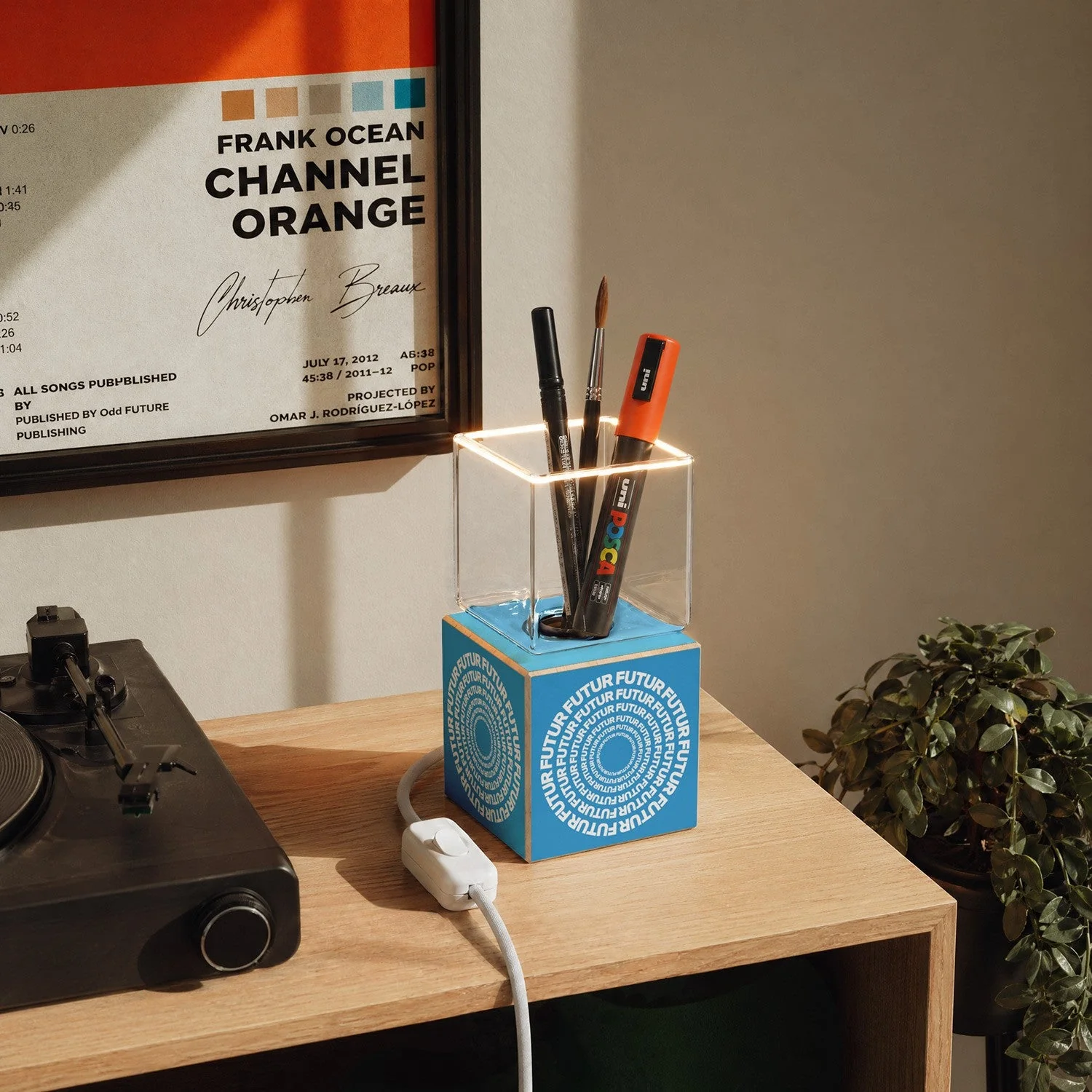 Cubetto Tischlampe mit US-Stecker, „Futur“ Ghost-Glühbirne – Futur Festival - Image 3