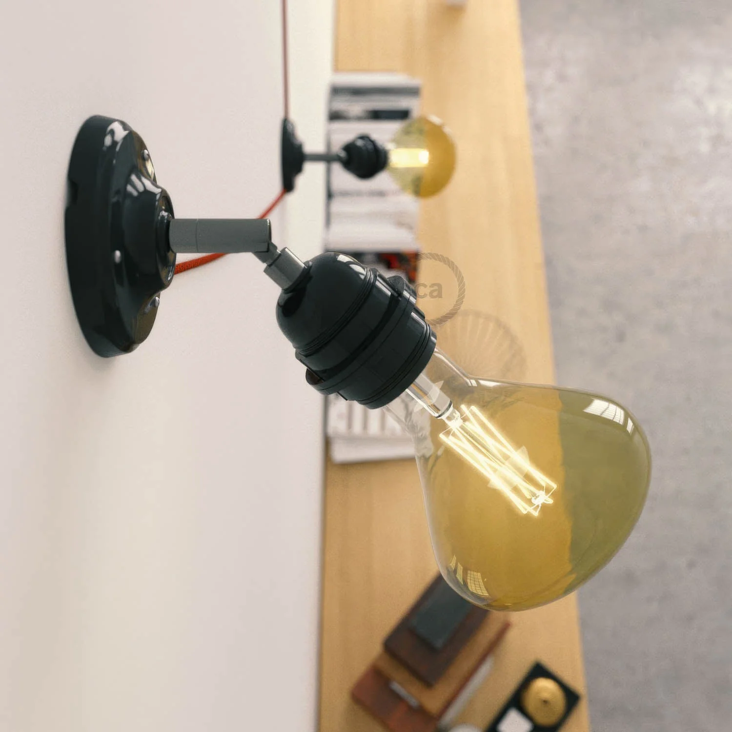 Fermaluce 90° Classic mit E26-Gewindefassung, die verstellbare Porzellan-Lichtquelle – Schwarz - Image 2
