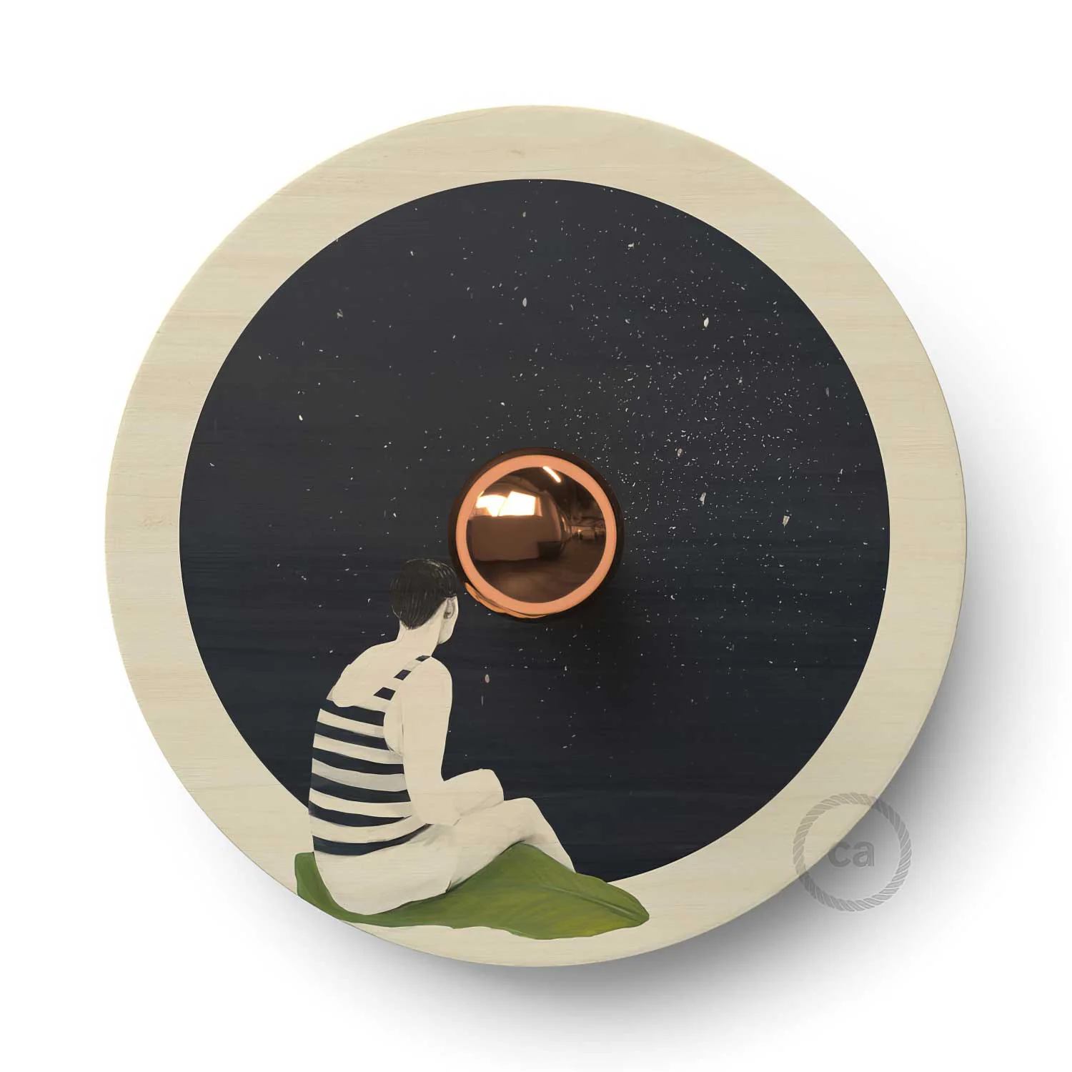 Fermaluce Romantic mit UFO-Lampenschirm aus Holz, beidseitig illustriert von Chiara Fucà
