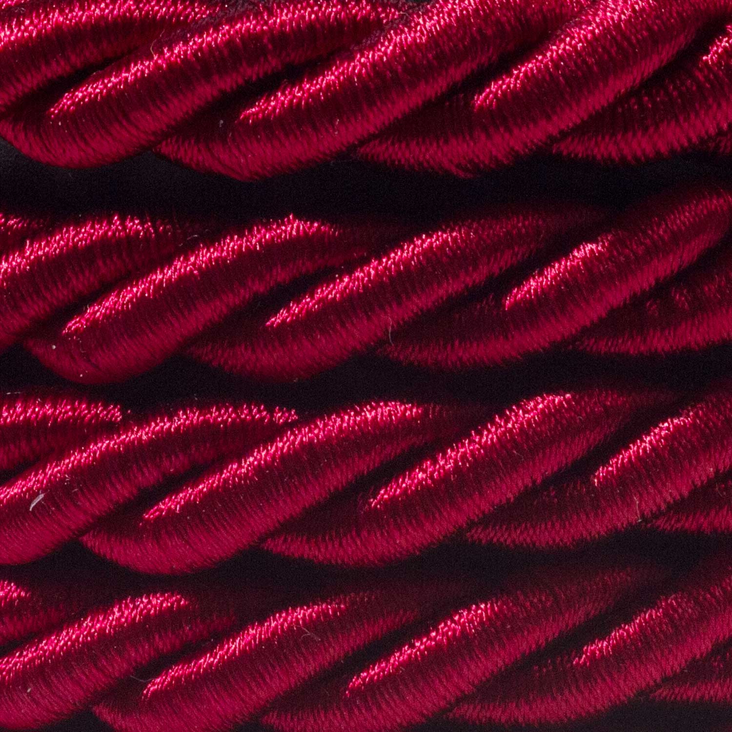 Elektrische Leitung 3x0,75 mit glänzendem, dunkel bordeauxrotem Stoff ummantelt