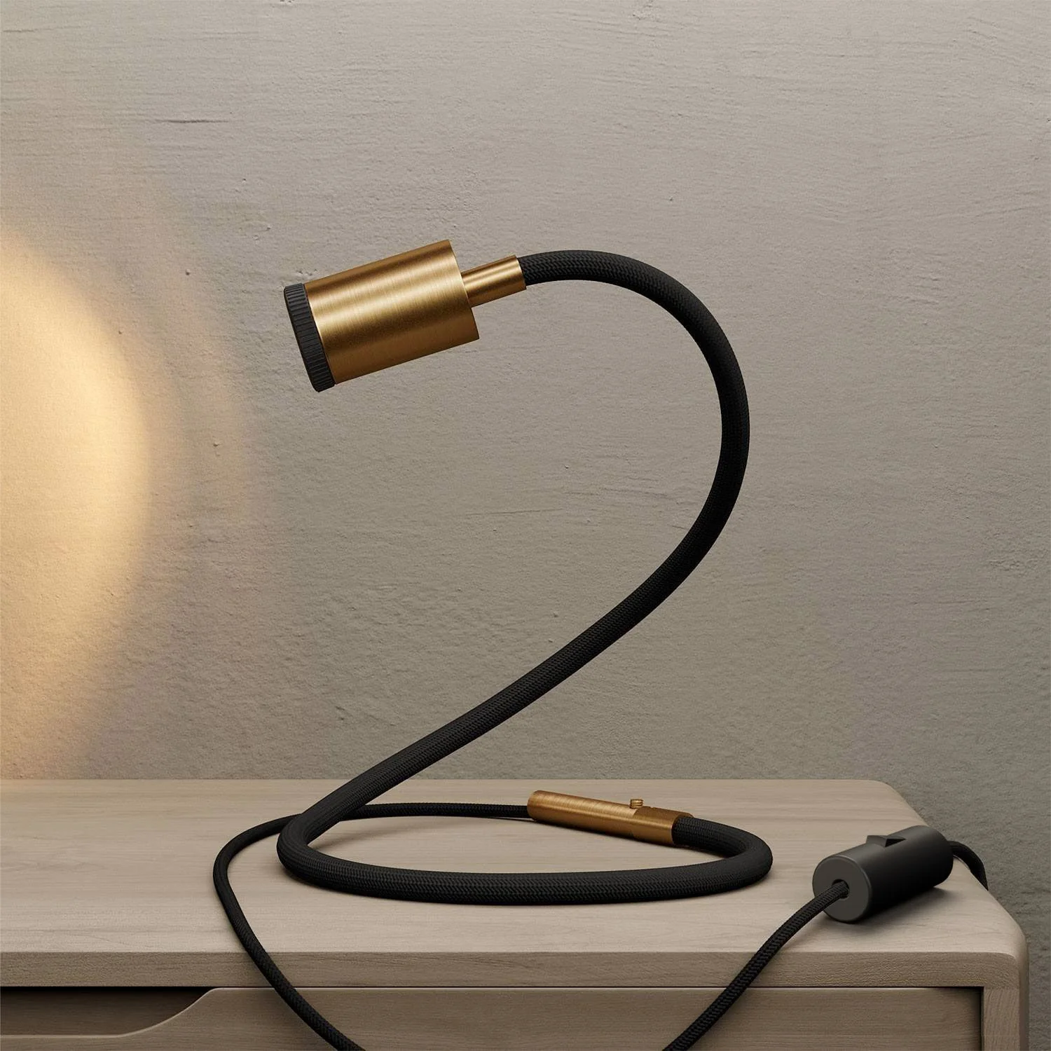 GU1d-one Verstellbare Lampe ohne Sockel mit Mini-LED-Spot und UK-Stecker – Satiniertes Bronze - Image 2