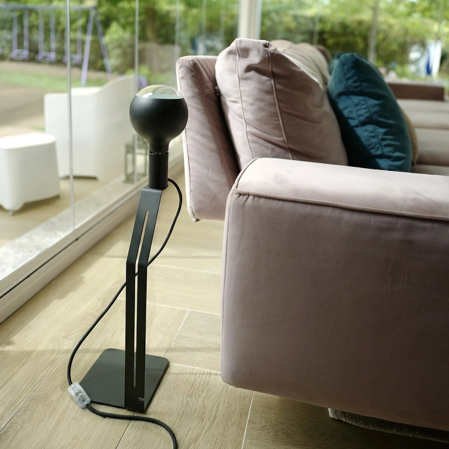 Koso Lucia – Tischlampe mit UK-Stecker – Schwarz - Image 3