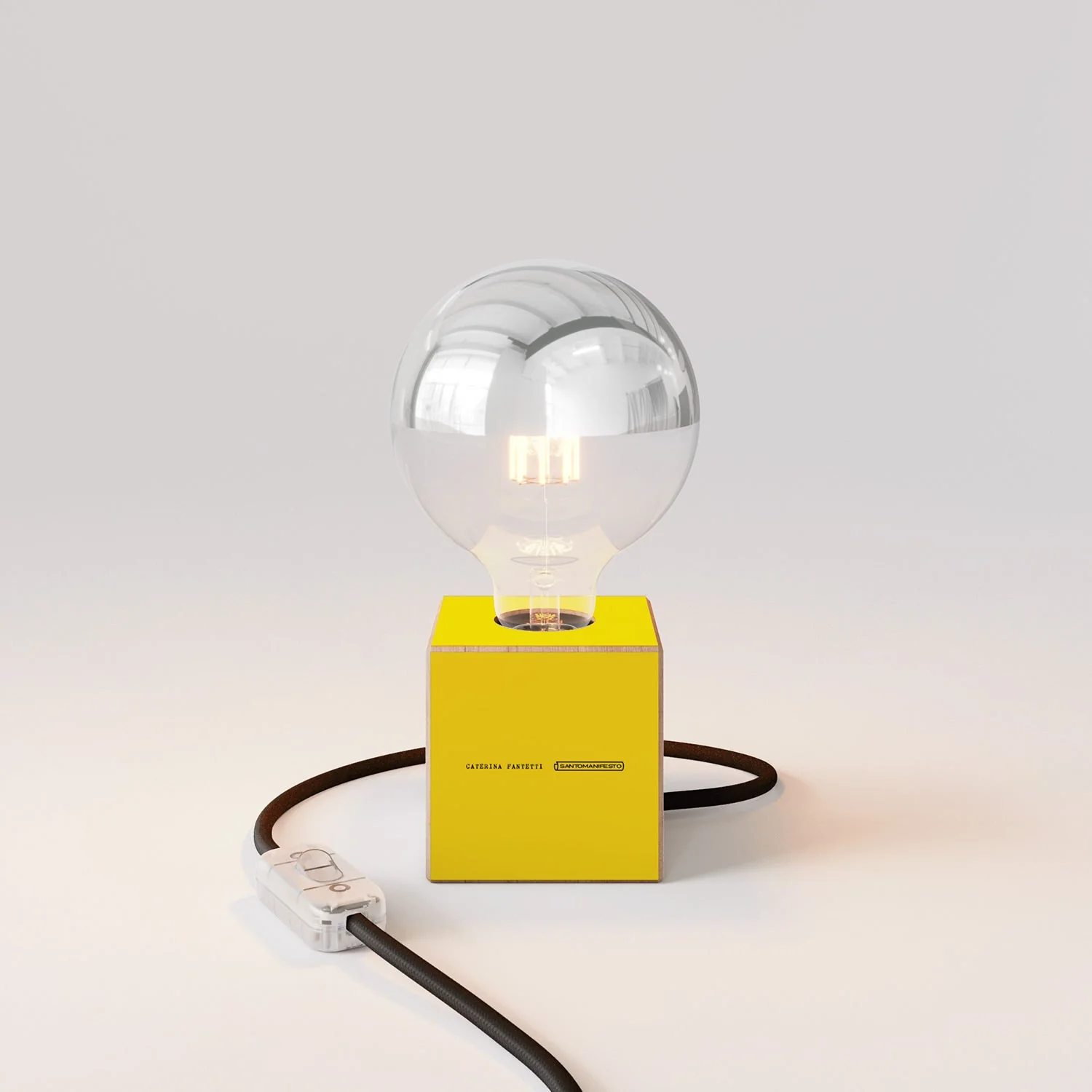 Tischlampe Cubetto „Ti odio amore mio“ mit halbverspiegelter Glühbirne in Globusform – Santomanifesto - Image 4