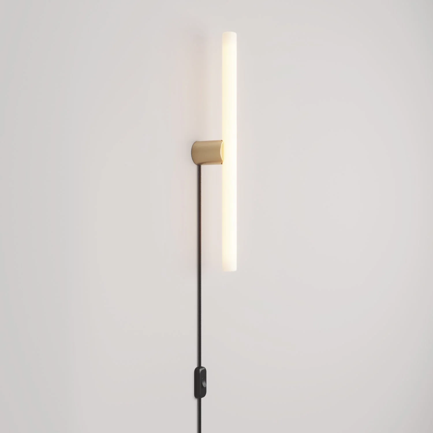 Steckerleuchte mit Metallfinish und S14d-LED-Linienlampe – Gebürstete Bronze
