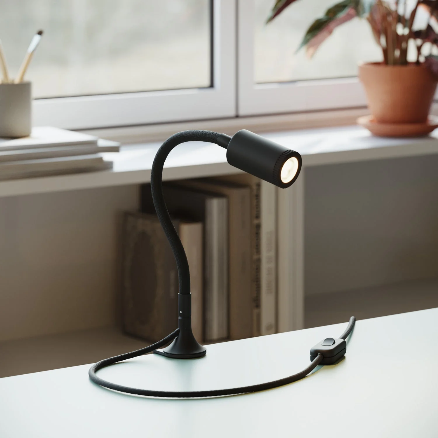Verstellbarer MAG-Y-Spot mit Klemme und UK-Stecker – Schwarz - Image 2