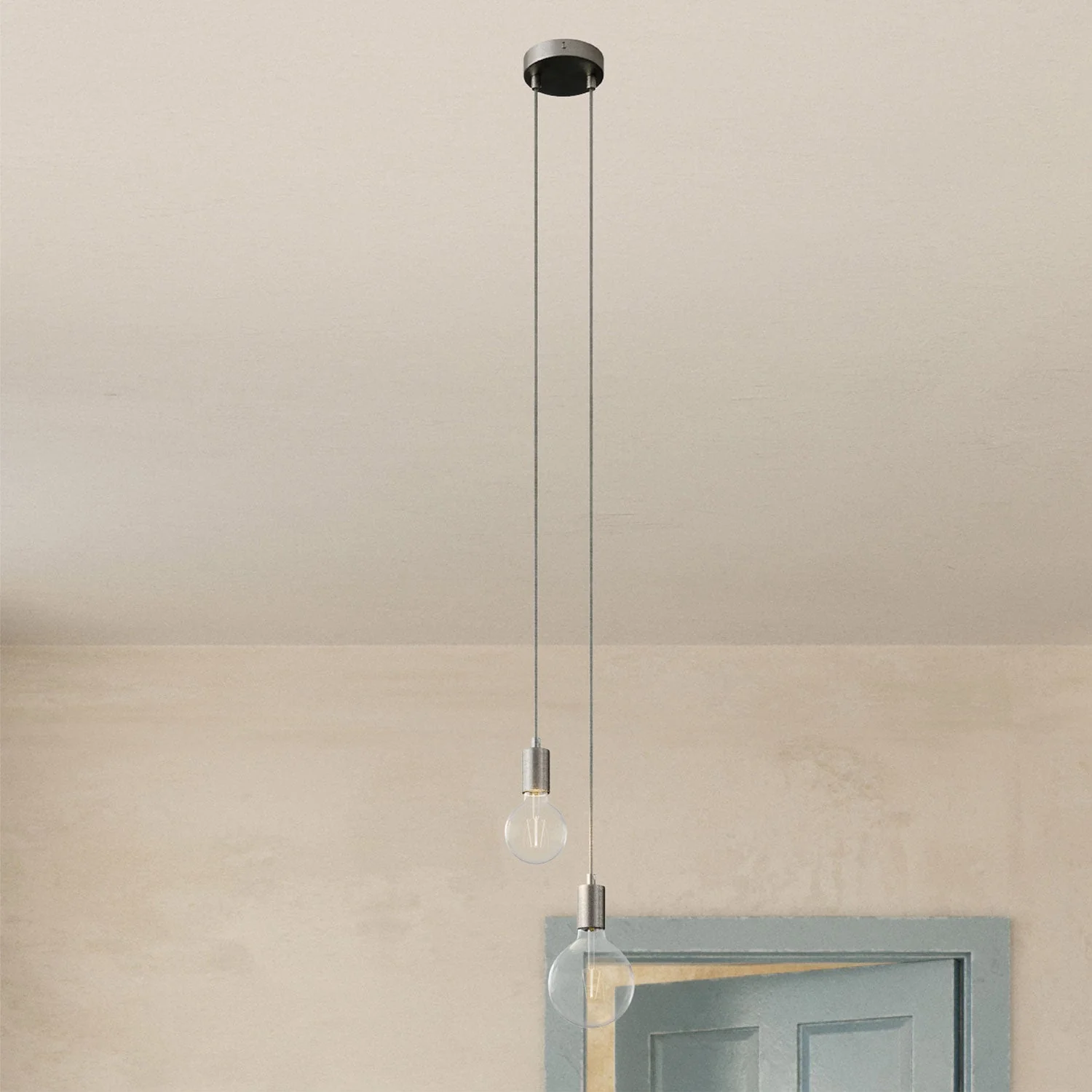 Mehrfach-Pendelleuchte mit 2 Abhängungen und Metallakzenten – Satin-Titan - Image 3