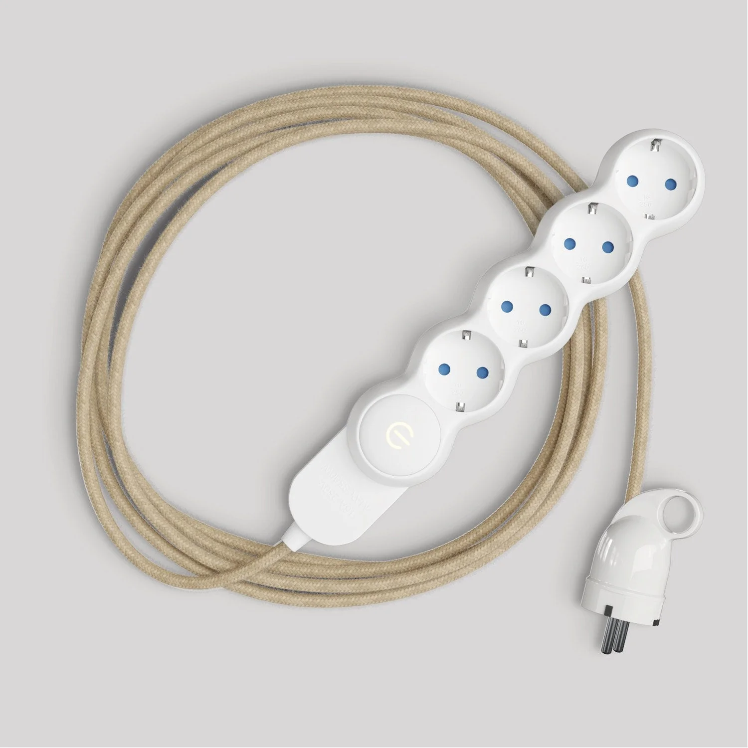 Deutscher Mehrfachstecker mit Jutekabel in Naturfarbe und Schuko-Stecker mit Komfort-Ring
