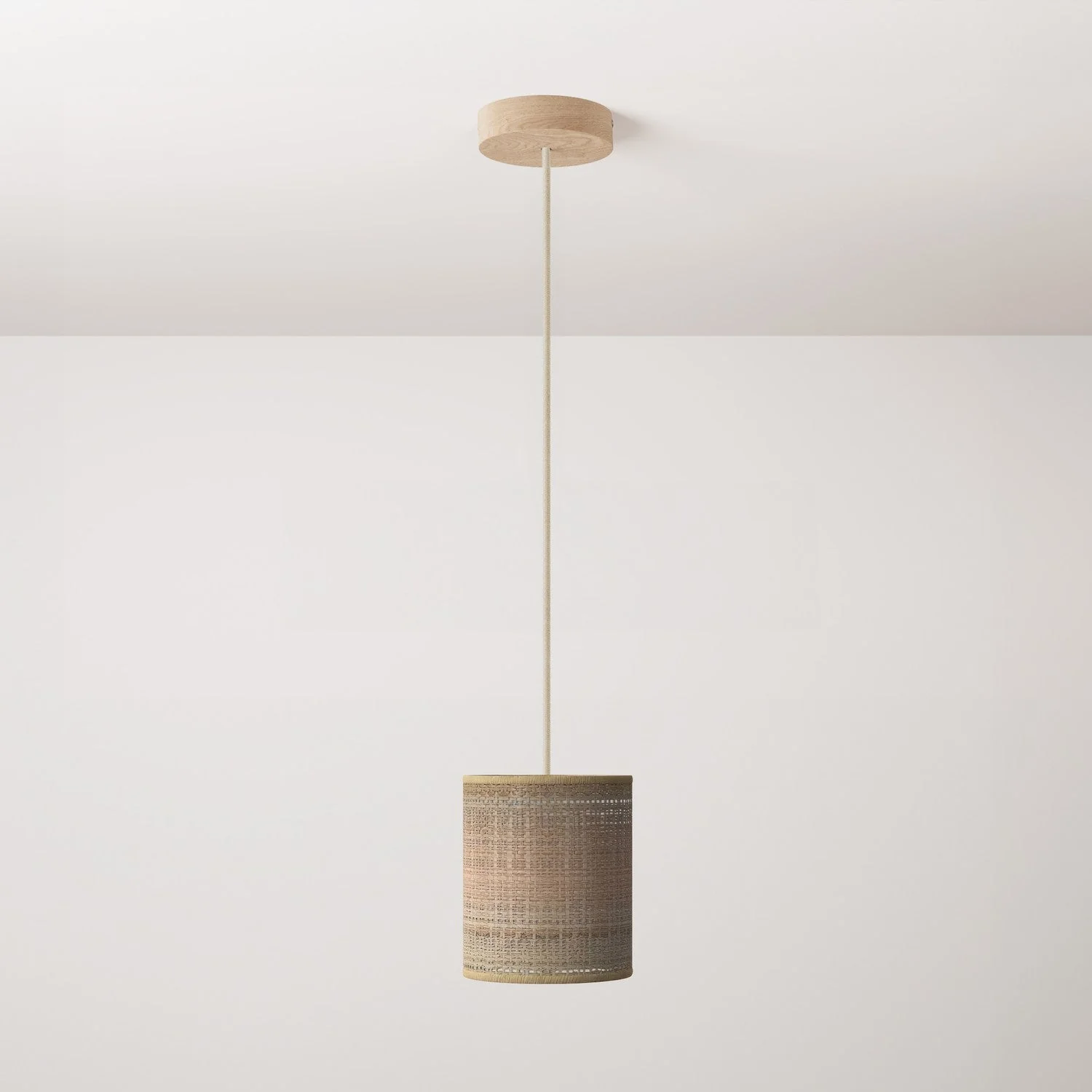Pendelleuchte mit Textilkabel, Zylinder-Lampenschirm aus Natur-Raffia und Metall-Details - Naturell