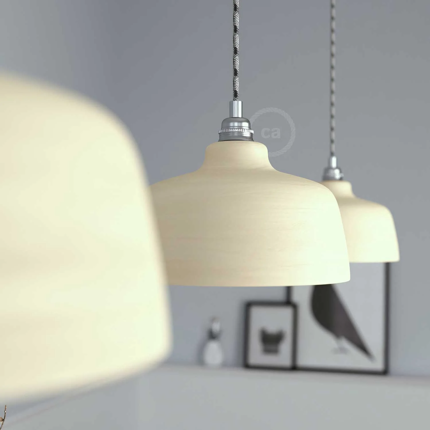 Pendelleuchte mit Textilkabel, Coppa-Lampenschirm aus Keramik und Metallakzenten – Gestreiftes Taubengrau - Image 4