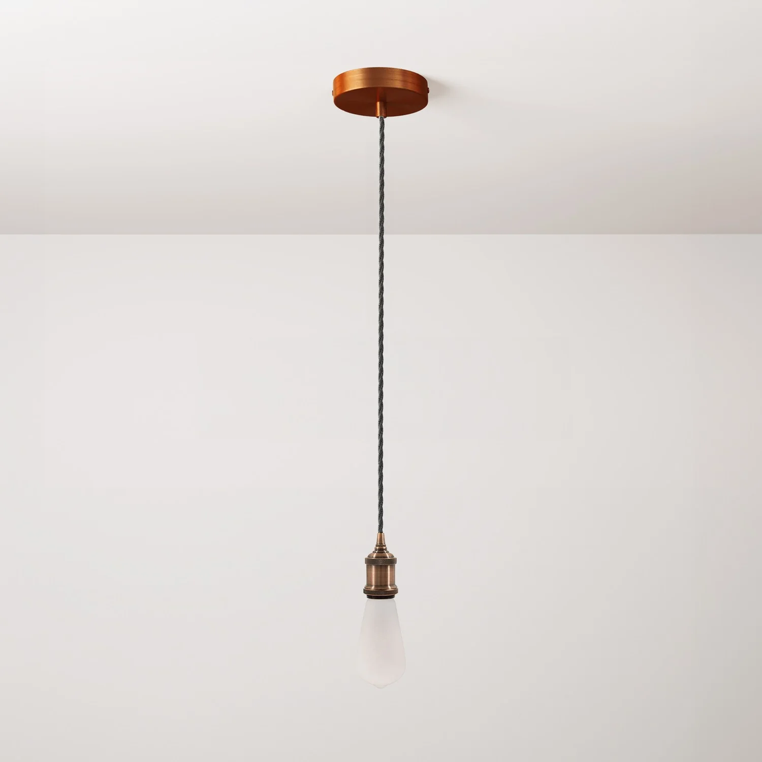 Pendelleuchte komplett mit geflochtenem Textilkabel und Aluminium-Fassung – Satin-Kupfer