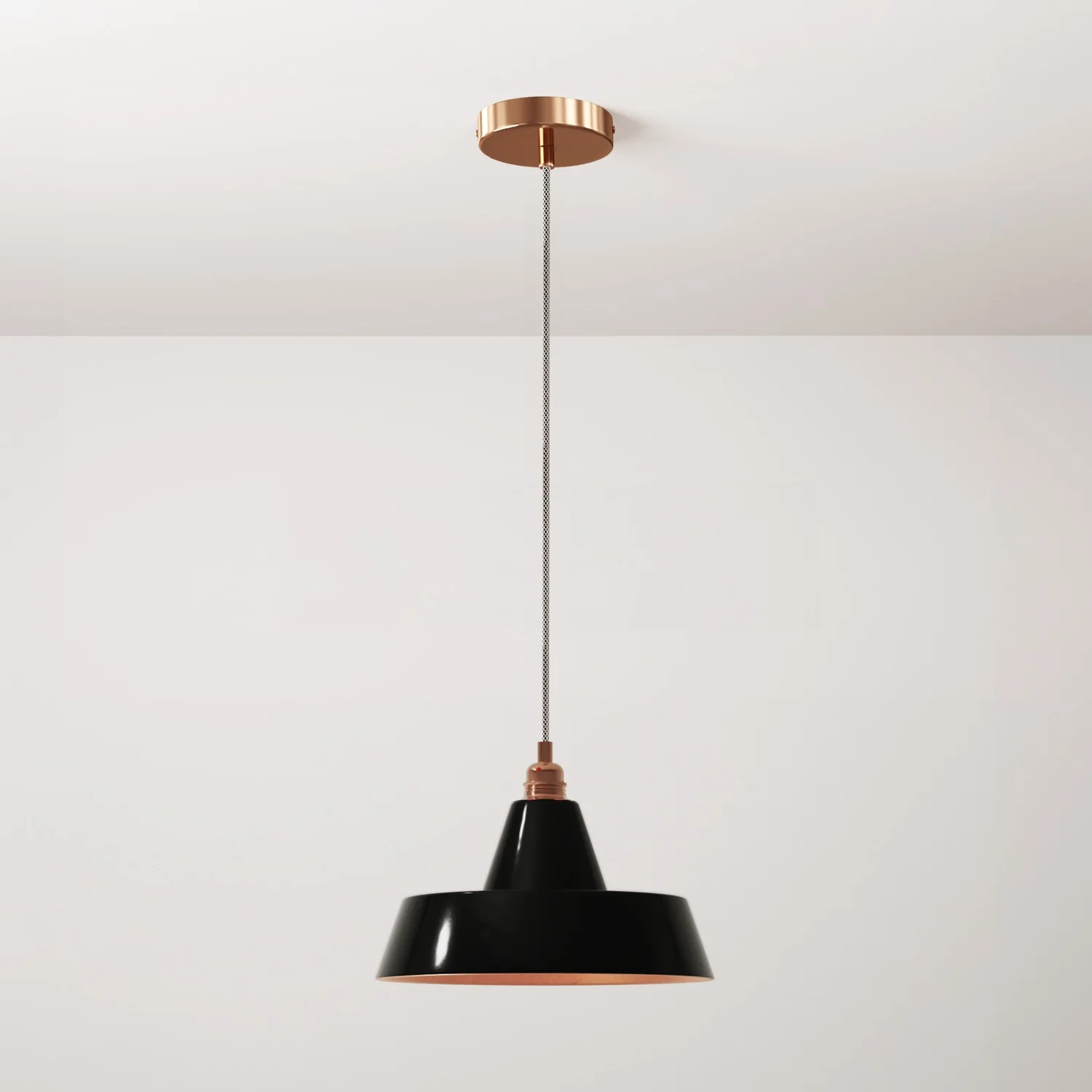 Pendelleuchte komplett mit Textilkabel, Keramikschirm Industrial und Metall-Details – Schwarz