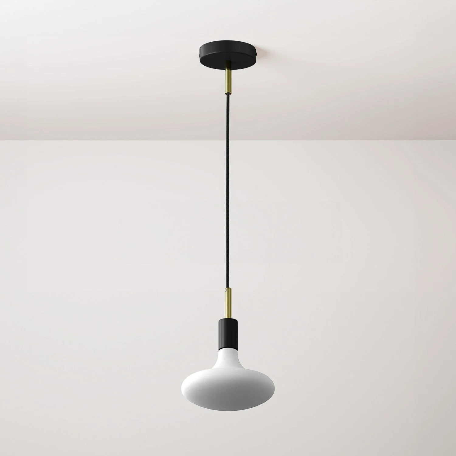 Pendelleuchte mit Textilkabel, Metalldetails und 7 cm Kabelzugentlastung – Schwarz