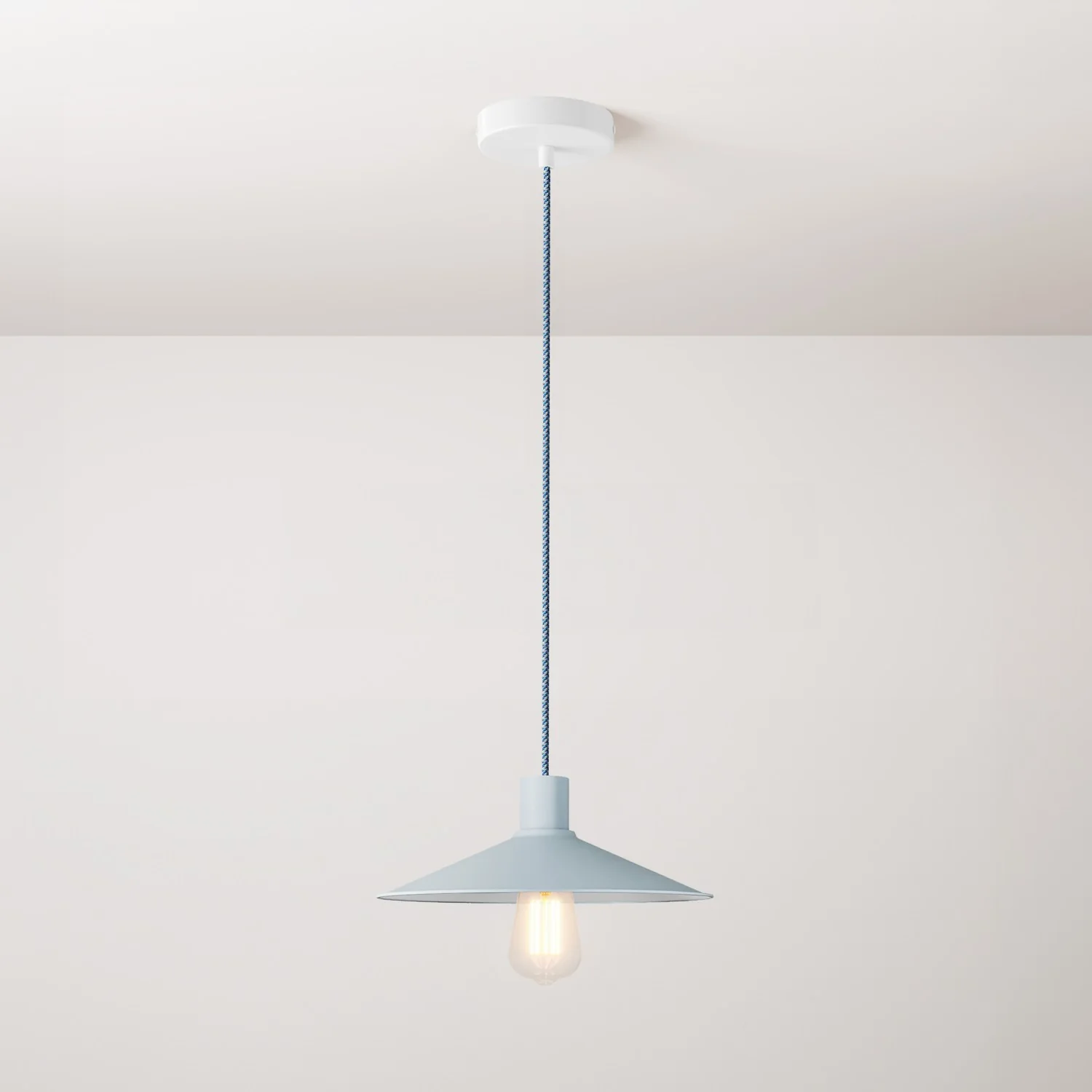 Pendelleuchte mit Textilkabel, Swing-Pastel-Schirm und Metall-Finish – Zuckerblau
