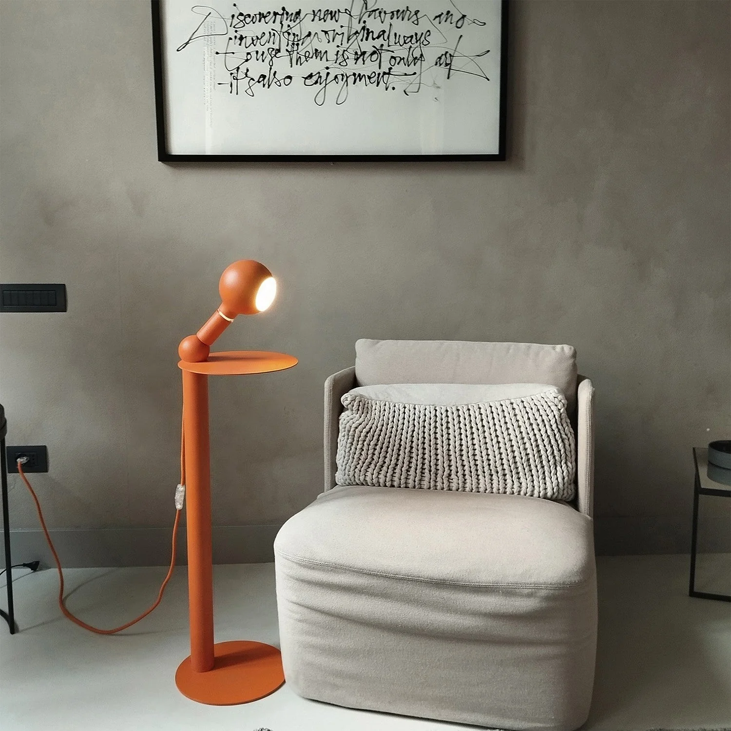 Rocco - Stehleuchte mit UK-Stecker und Glühbirne Camo - Orange - Image 3