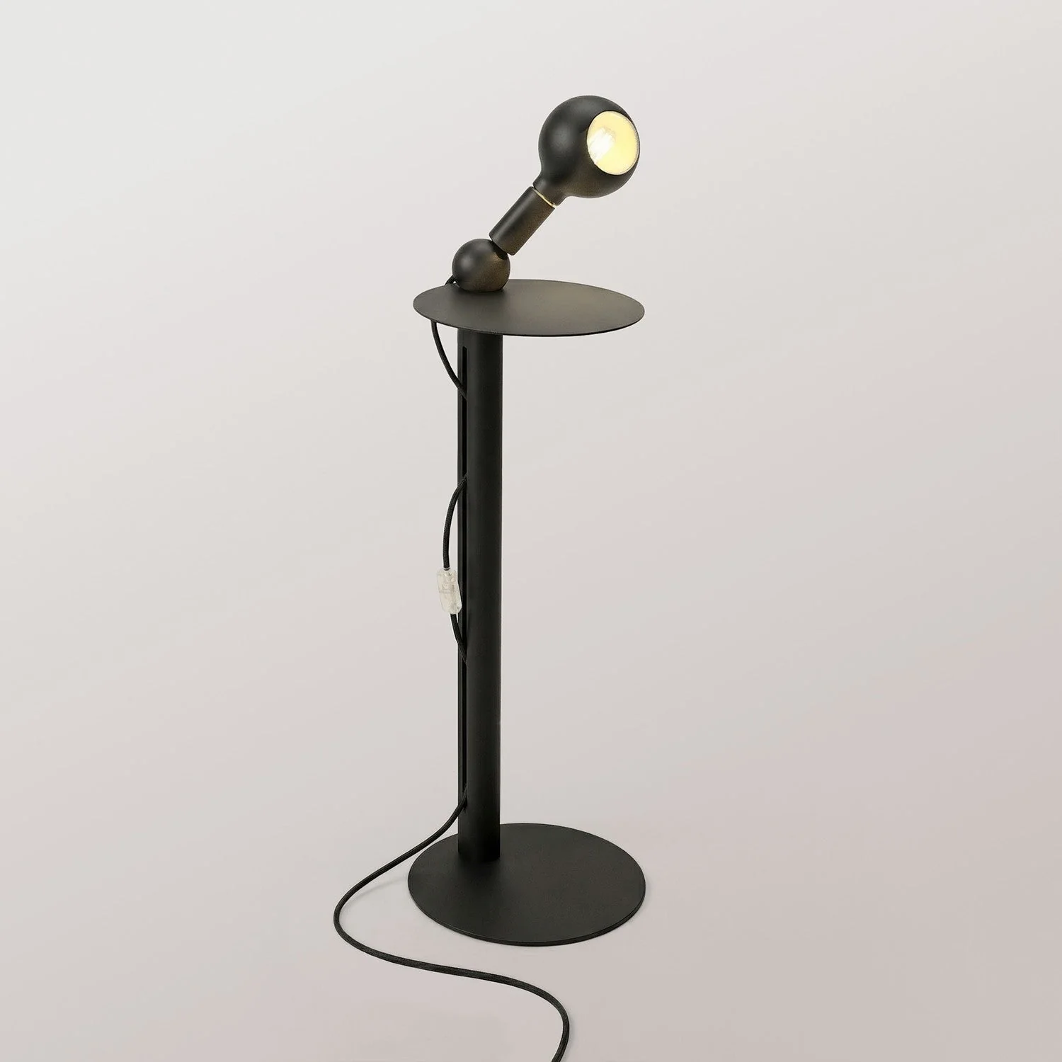 Rocco - Stehleuchte mit UK-Stecker und Camo-Glühbirne - Schwarz