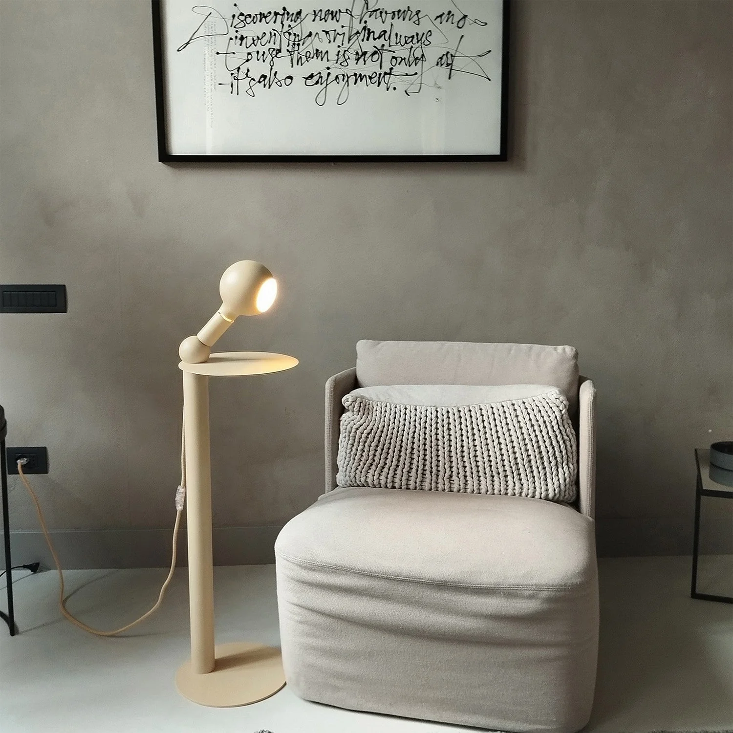 Rocco – Stehleuchte mit UK-Stecker und Camo-Glühbirne – Creme - Image 3
