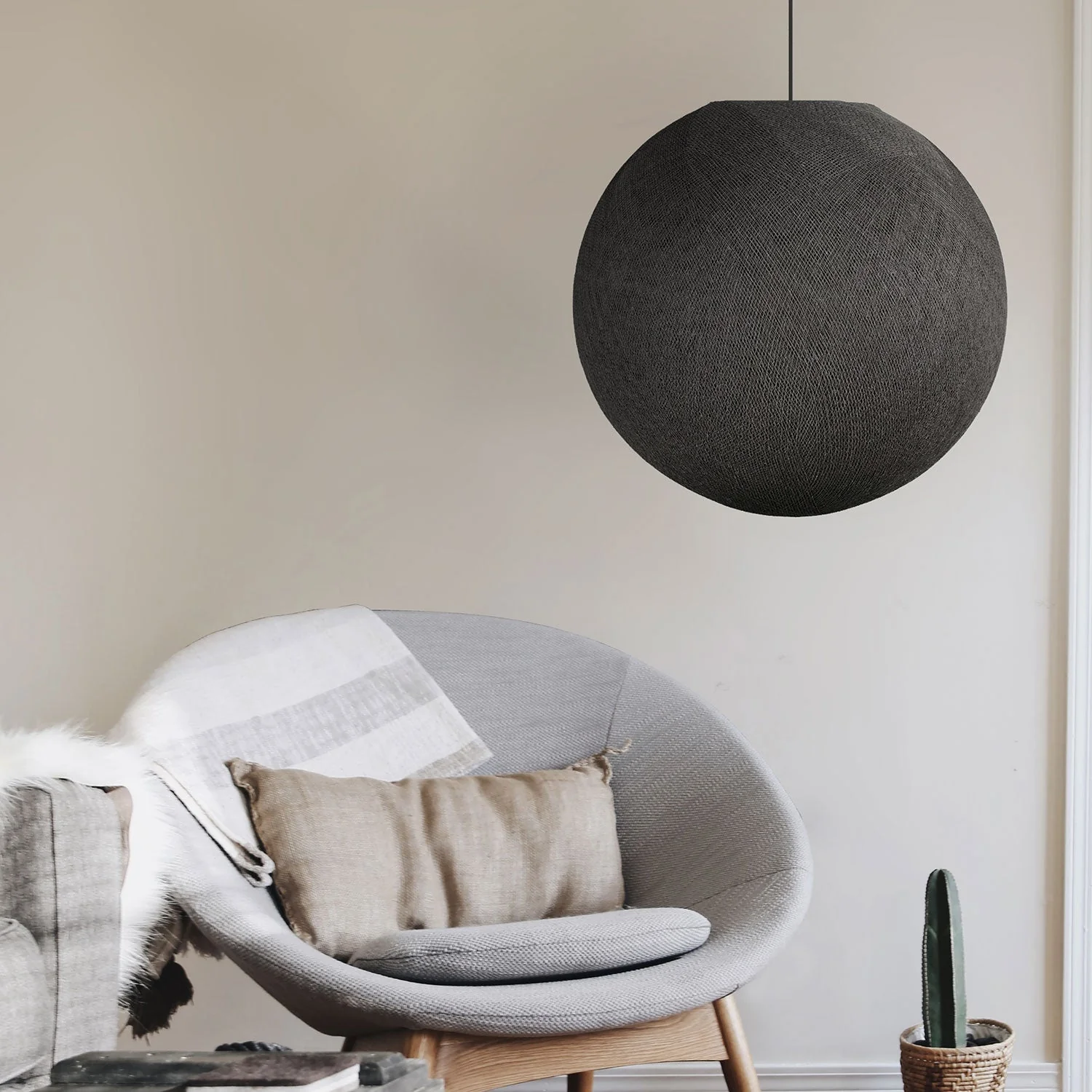 Sfera Light Lampenschirm aus handgefertigtem Faden – Polyester Anthrazitgrau - Image 3