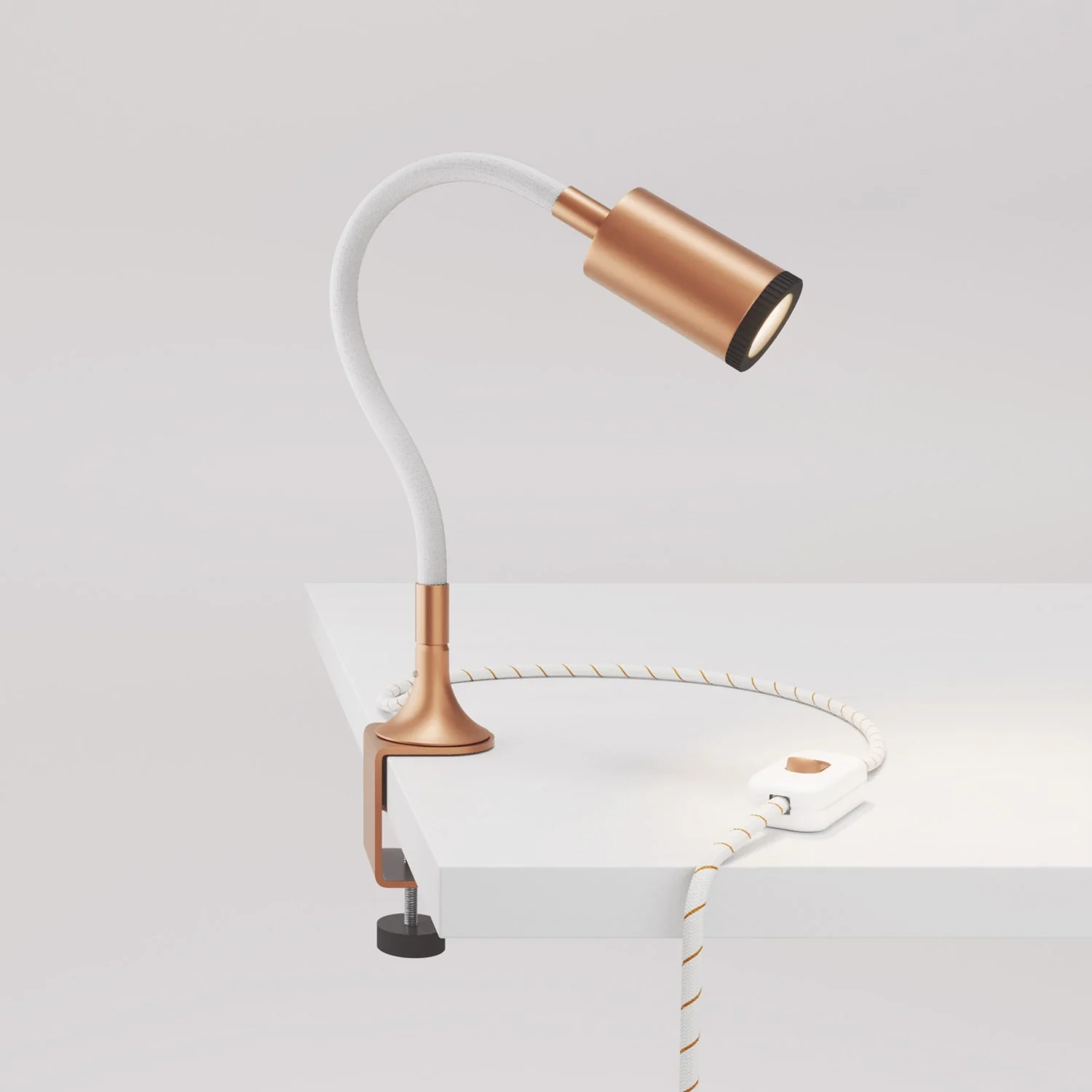 MAG-Y Spot mit Gelenk und UK-Stecker – Satiniertes Kupfer