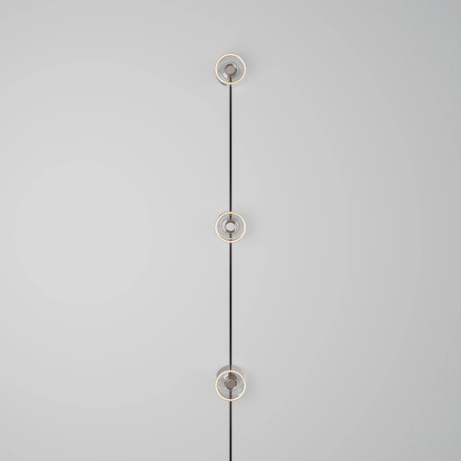 Spostaluce Wandleuchte mit Stecker, 3 Ghost-Glühbirnen und schwarzem Kabel