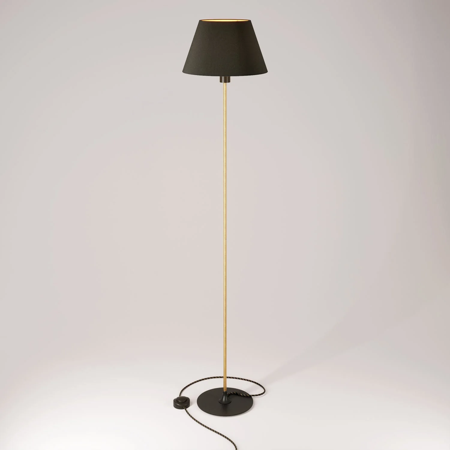 Stehlampe MAG-Y mit runder Metallbasis und Impero M-Lampenschirm – Schwarz