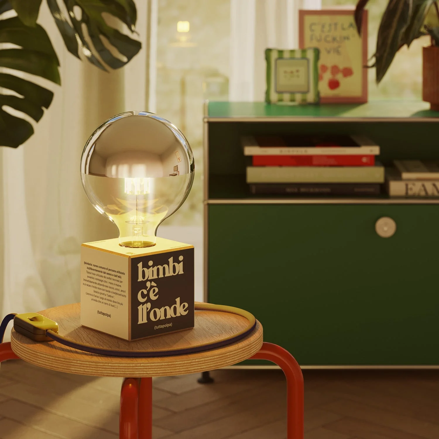 Tischlampe Cubetto „Bimbi c’è l’onde“ mit englischem Stecker und Glühbirne Globe mit silberner Halbkugel - Tuttapolpa - Image 2