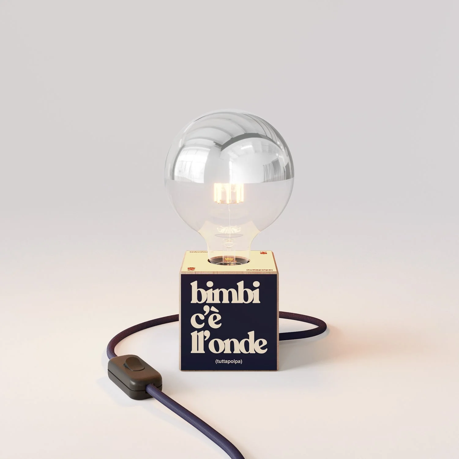 Tischlampe Cubetto „Bimbi c’è l’onde“ mit globeförmiger Glühbirne, halbversilbert – Tuttapolpa - Image 4