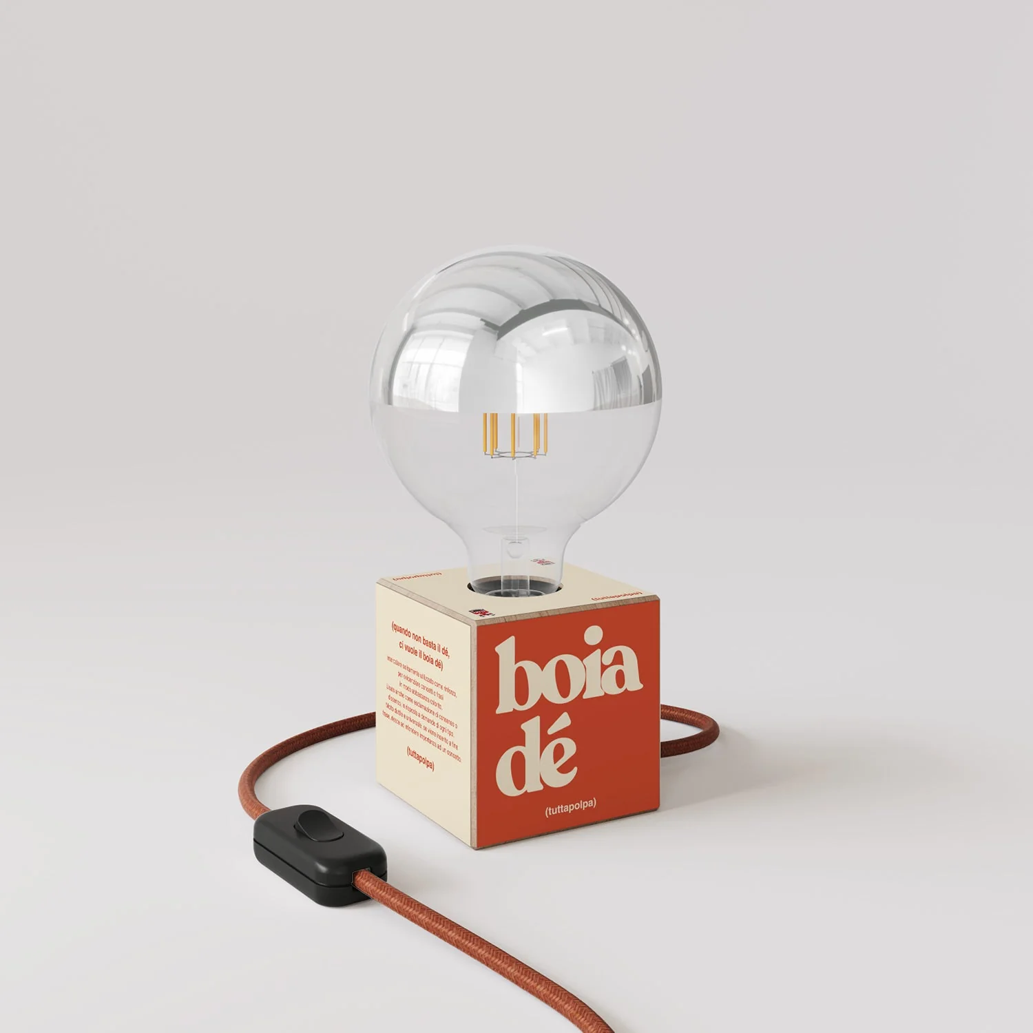 Tischlampe Cubetto „Boia de“ mit englischem Stecker und halbverspiegelter Glühbirne in Globusform – Tuttapolpa - Image 3