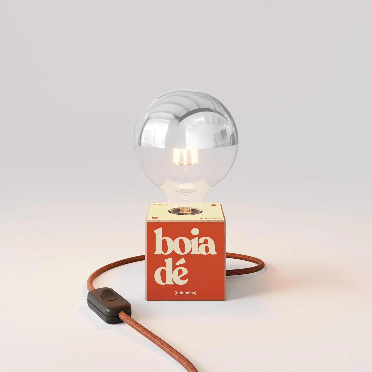 Tischlampe Cubetto „Boia de“ mit englischem Stecker und halbverspiegelter Glühbirne in Globusform – Tuttapolpa - Image 4