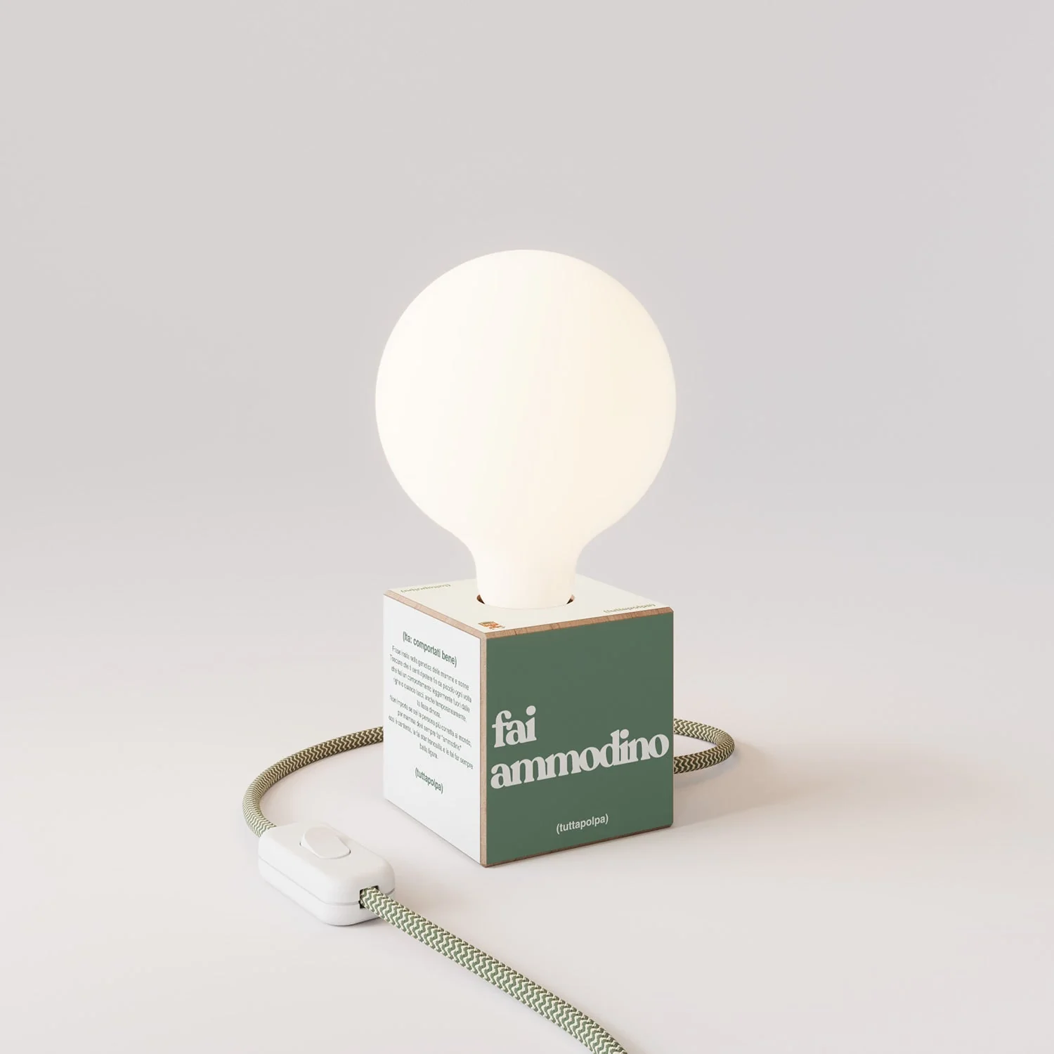 Tischlampe Cubetto "Fai ammodino" mit englischem Stecker und Glühbirne Globus in Porzellanoptik - Tuttapolpa