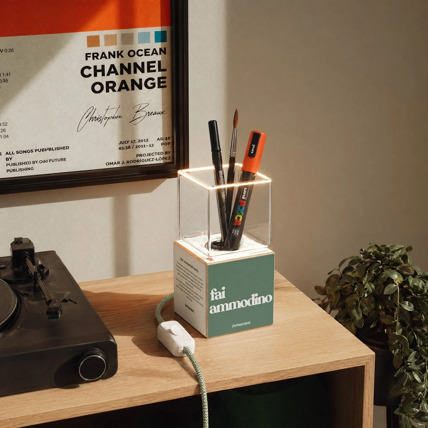 Tischlampe Cubetto „Fai ammodino“ mit englischem Stecker und Ghost-Glühbirne – Tuttapolpa - Image 3