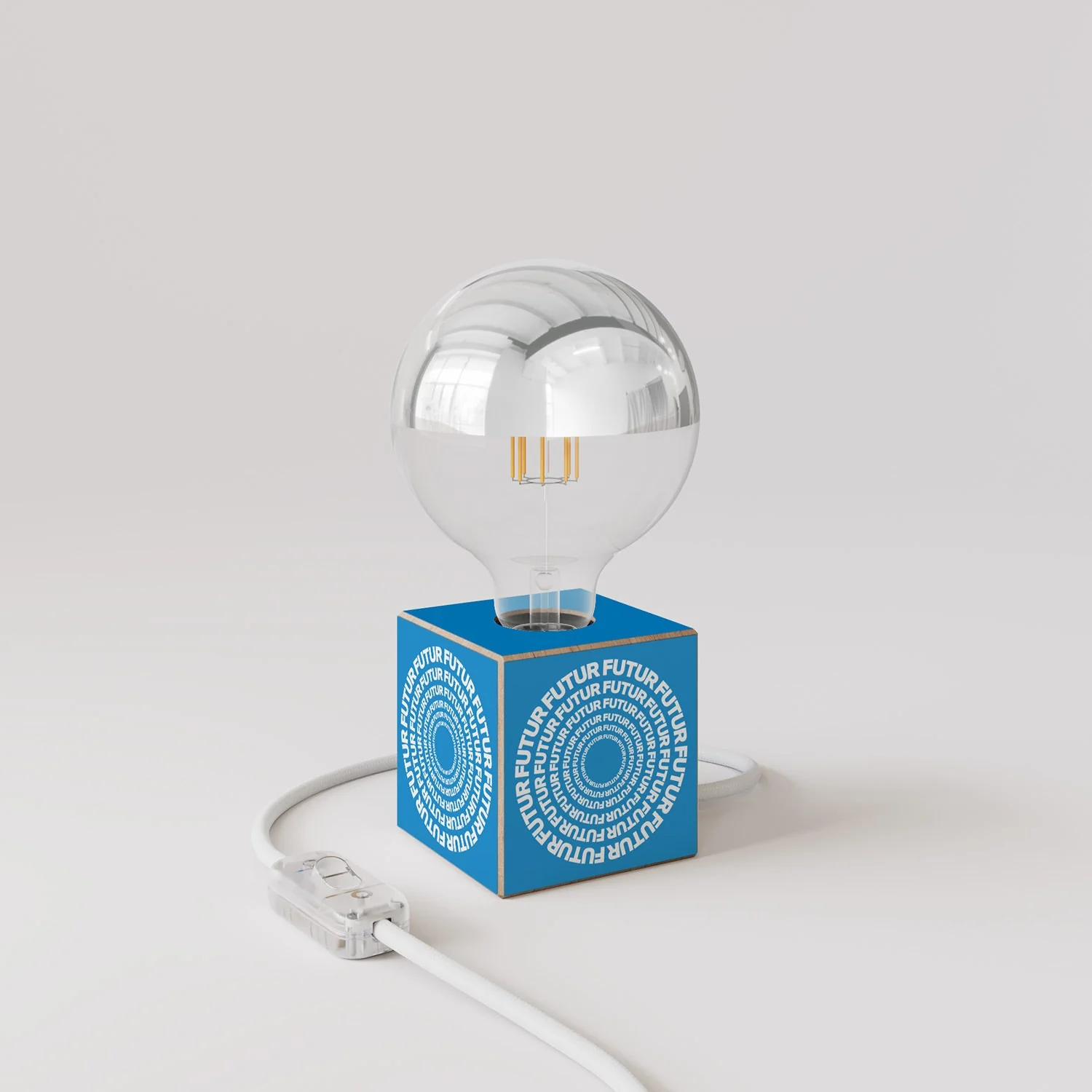 Tischlampe Cubetto „Futur“ mit halbverspiegelter Glühbirne in Globusform – Futur Festival - Image 3