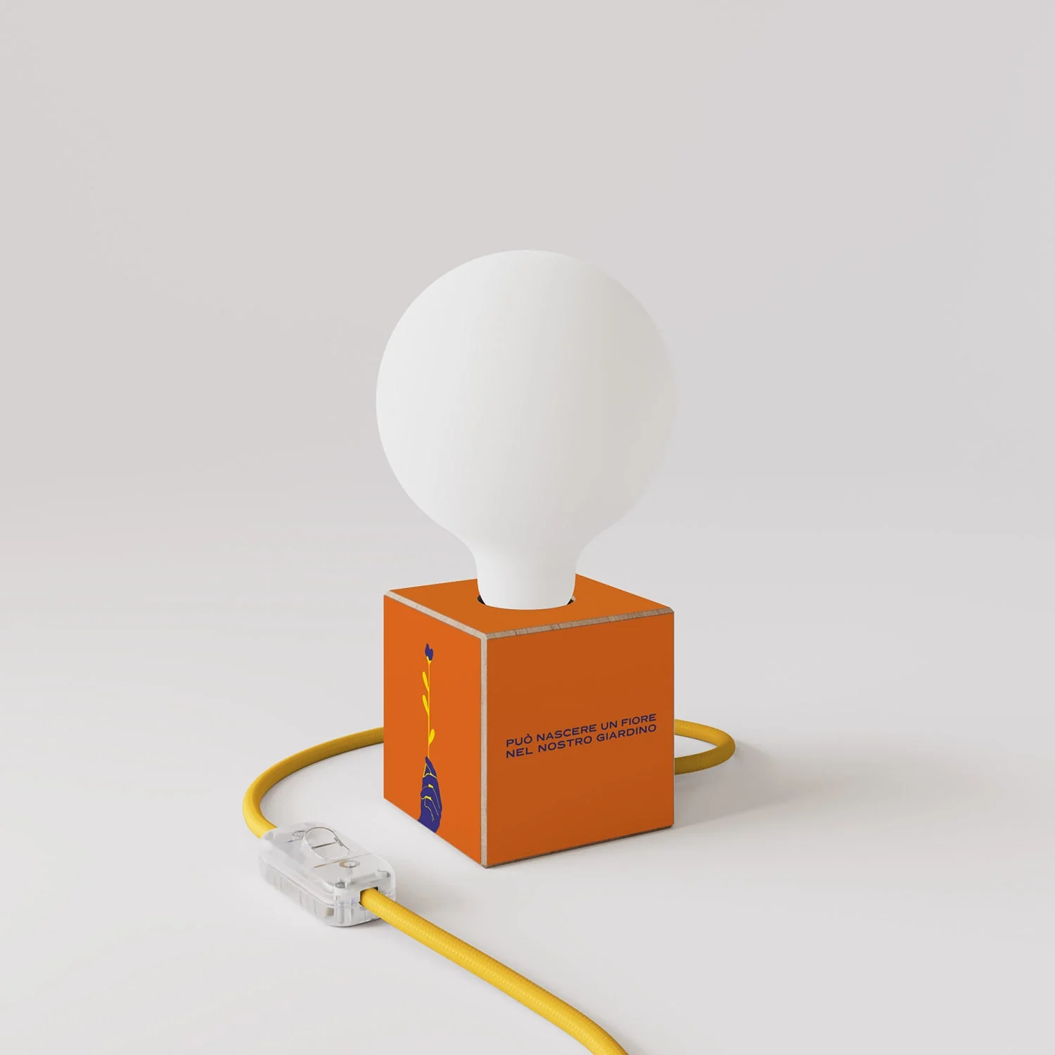 Tischlampe Cubetto „Può nascere un fiore“ mit globeförmiger Glühbirne in Porzellanoptik – Santomanifesto - Image 3