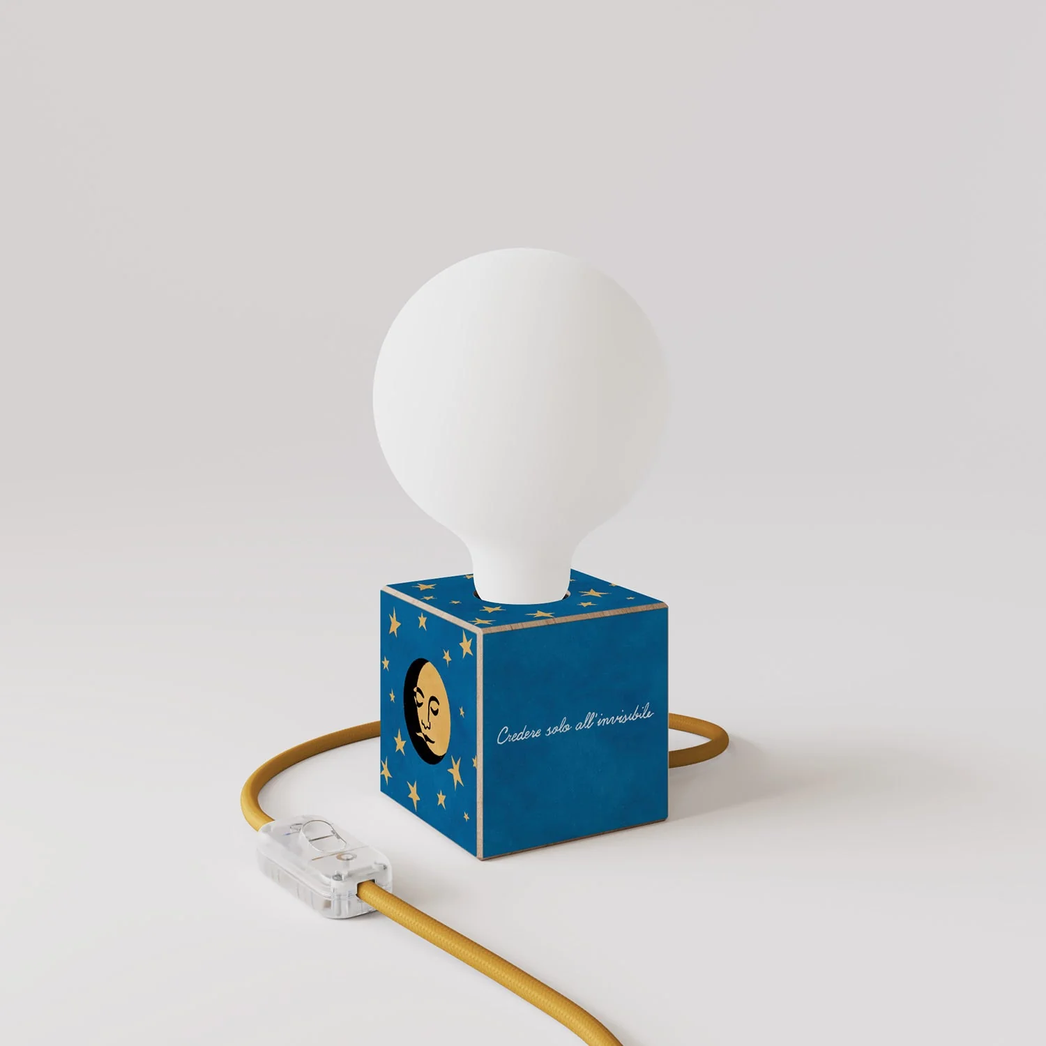 Tischlampe Cubetto „La luna“ mit Glühbirnen-Globe in Porzellanoptik - Santomanifesto - Image 3