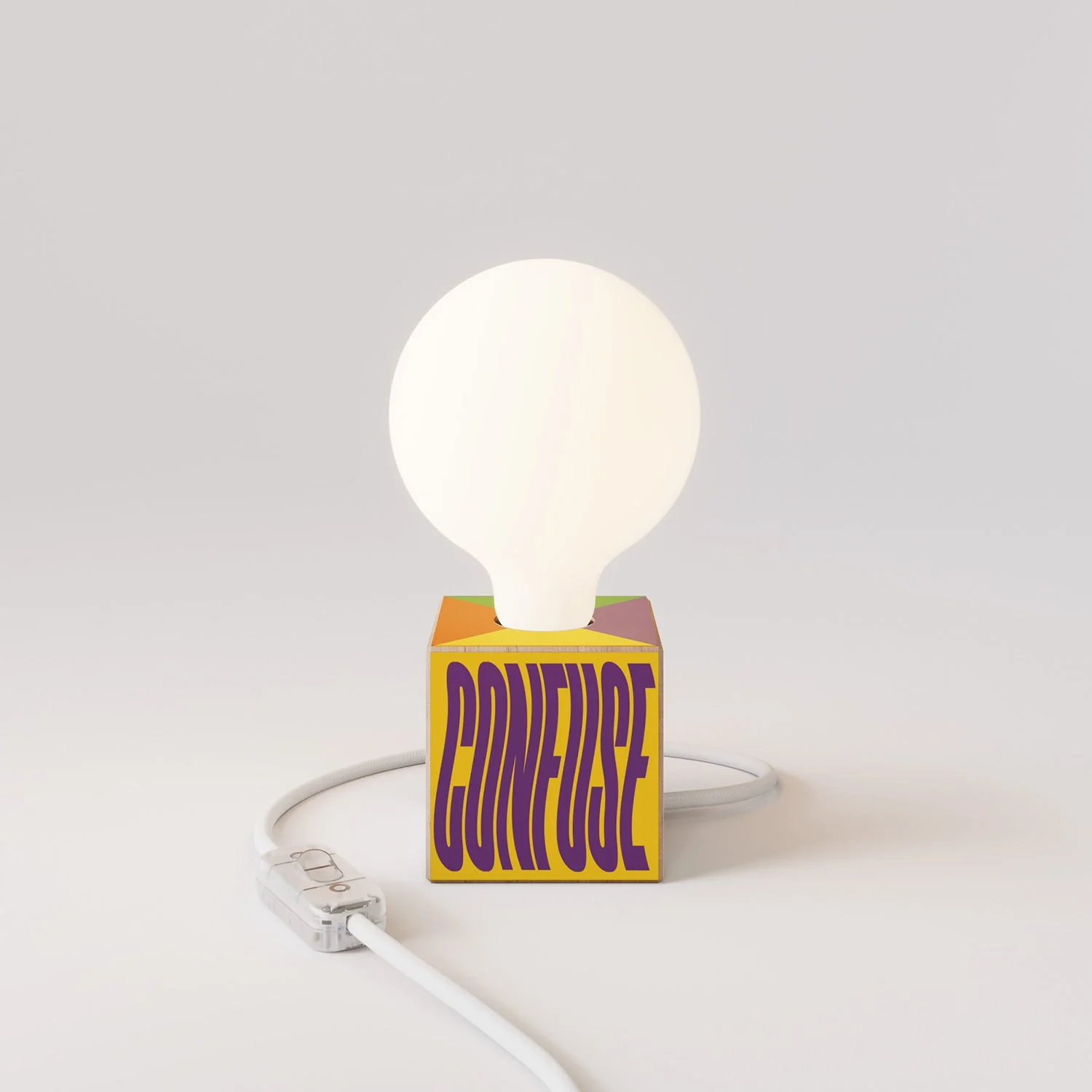 Tischlampe Cubetto „Poche idee ma confuse“ mit Glühbirne Globe mit Porzellan-Effekt - Santomanifesto - Image 4