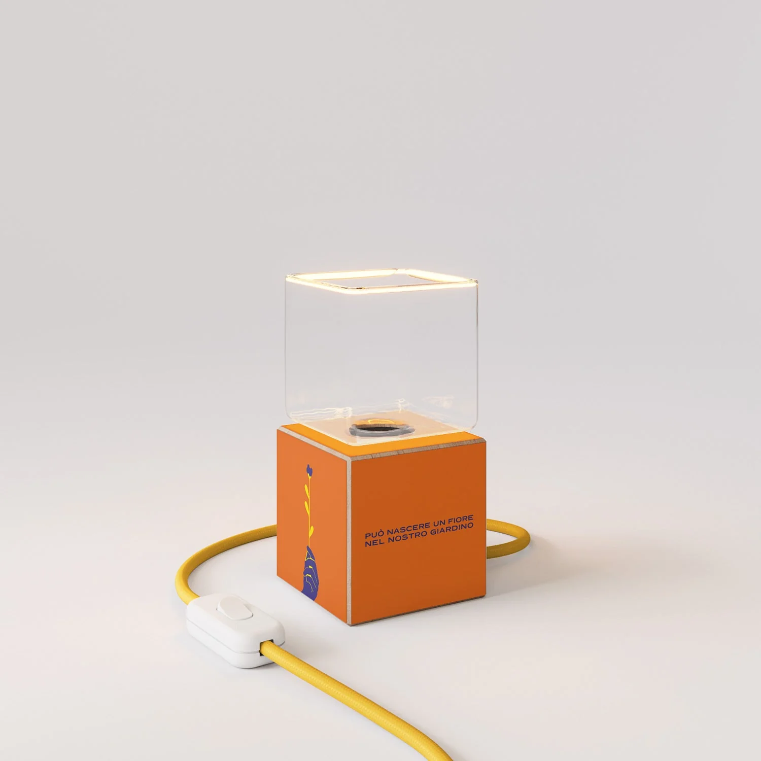 Tischlampe Cubetto „Può nascere un fiore“ mit englischem Stecker und Ghost Glühbirne - Santomanifesto