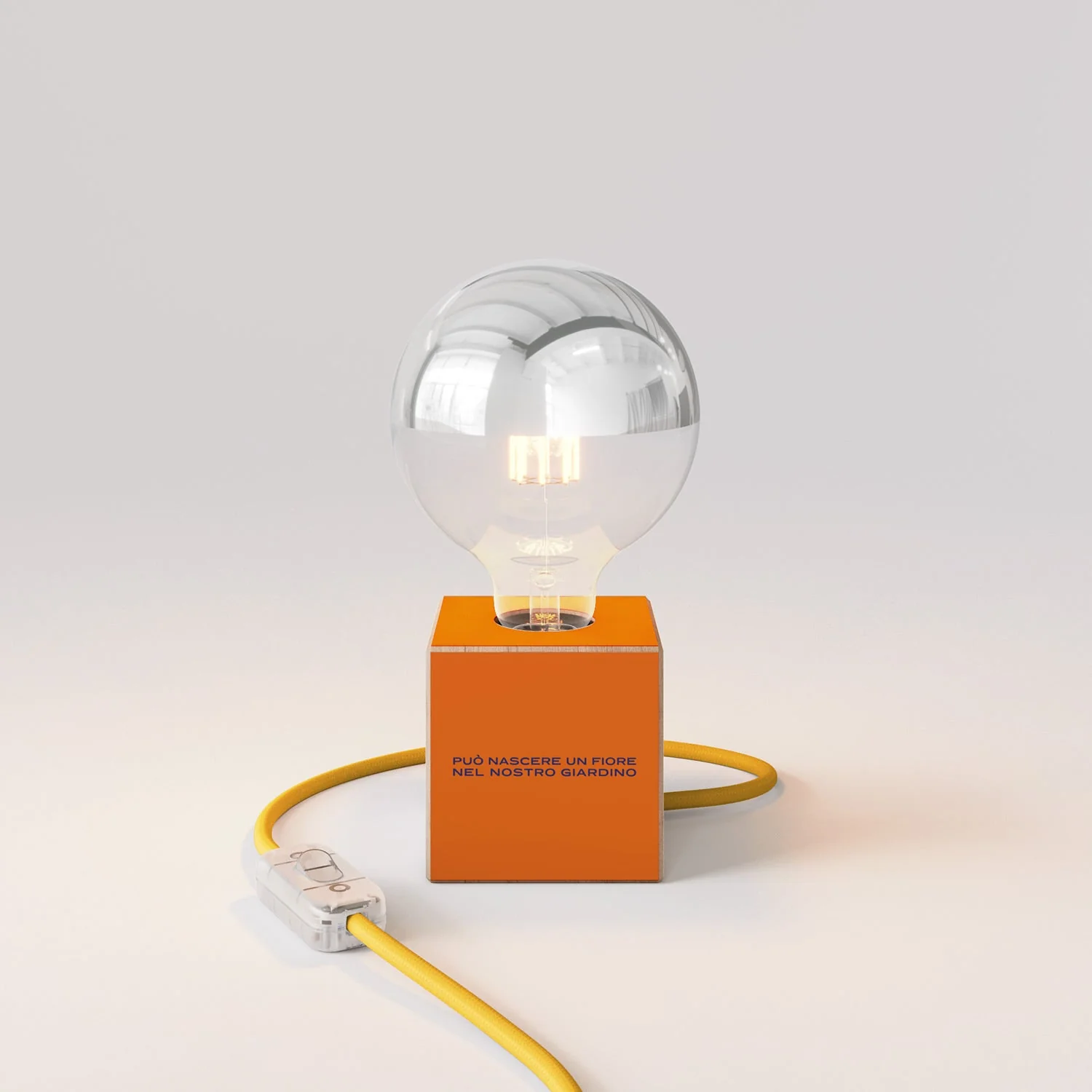 Tischlampe Cubetto „Può nascere un fiore“ mit Glühbirne Globe mit silberner Halbkugel - Santomanifesto - Image 4