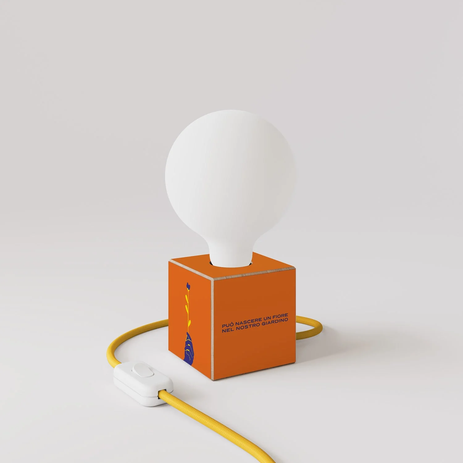 Tischlampe Cubetto „Può nascere un fiore“ mit englischem Stecker und Glühbirne in Globusform mit Porzellan-Effekt – Santomanifesto - Image 3