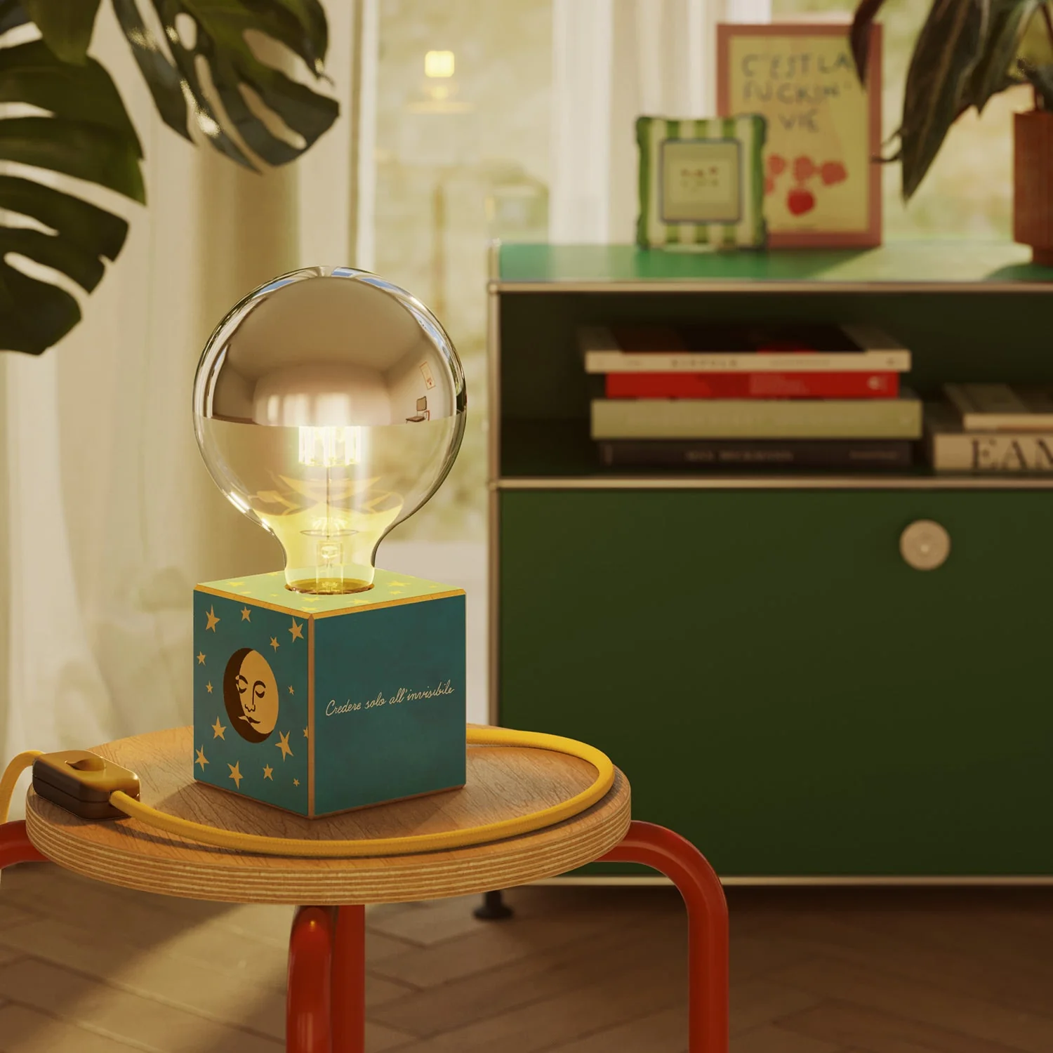 Tischlampe Cubetto „La luna“ mit englischem Stecker und globeförmiger Glühbirne, halbversilbert – Santomanifesto - Image 2