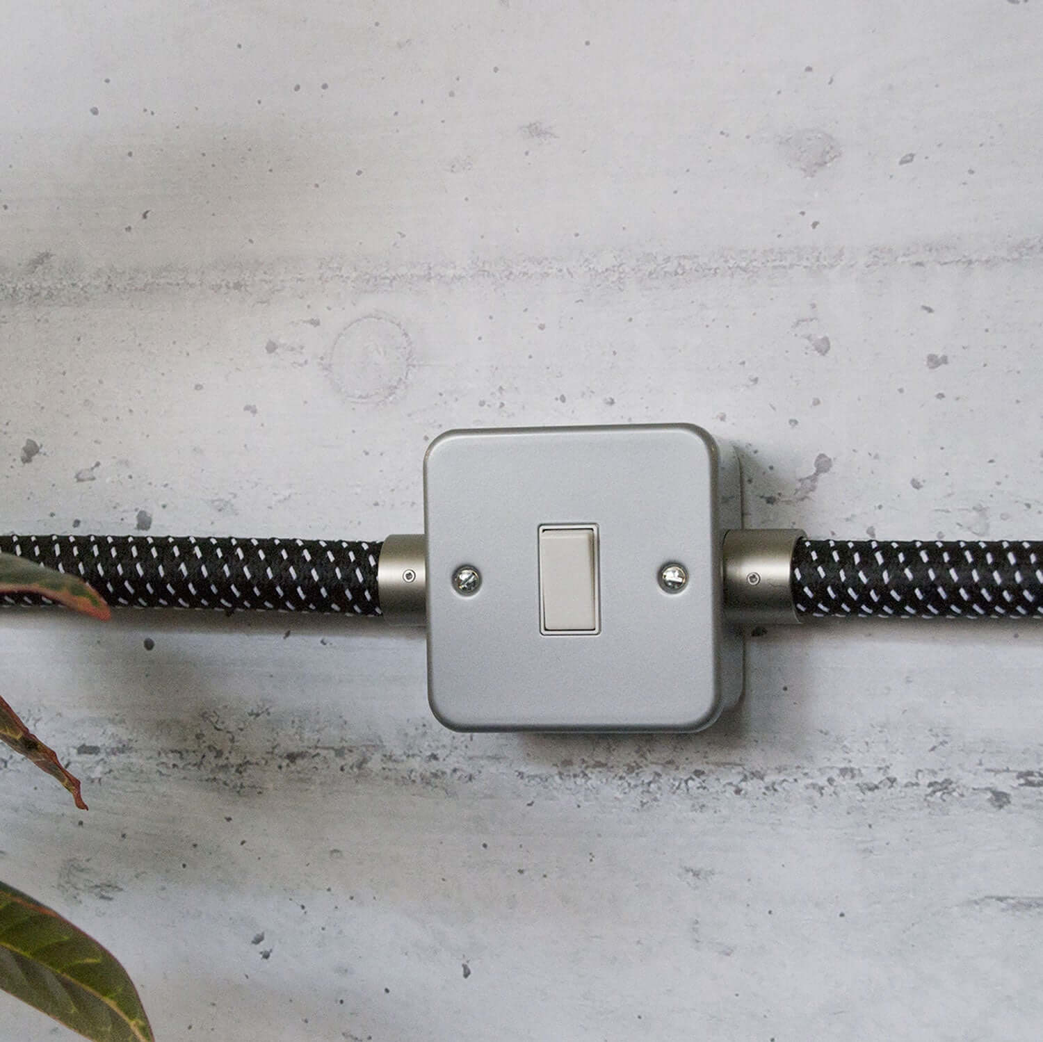 Wanddose aus Metall mit Einzelschalter für Creative-Tube - Image 3