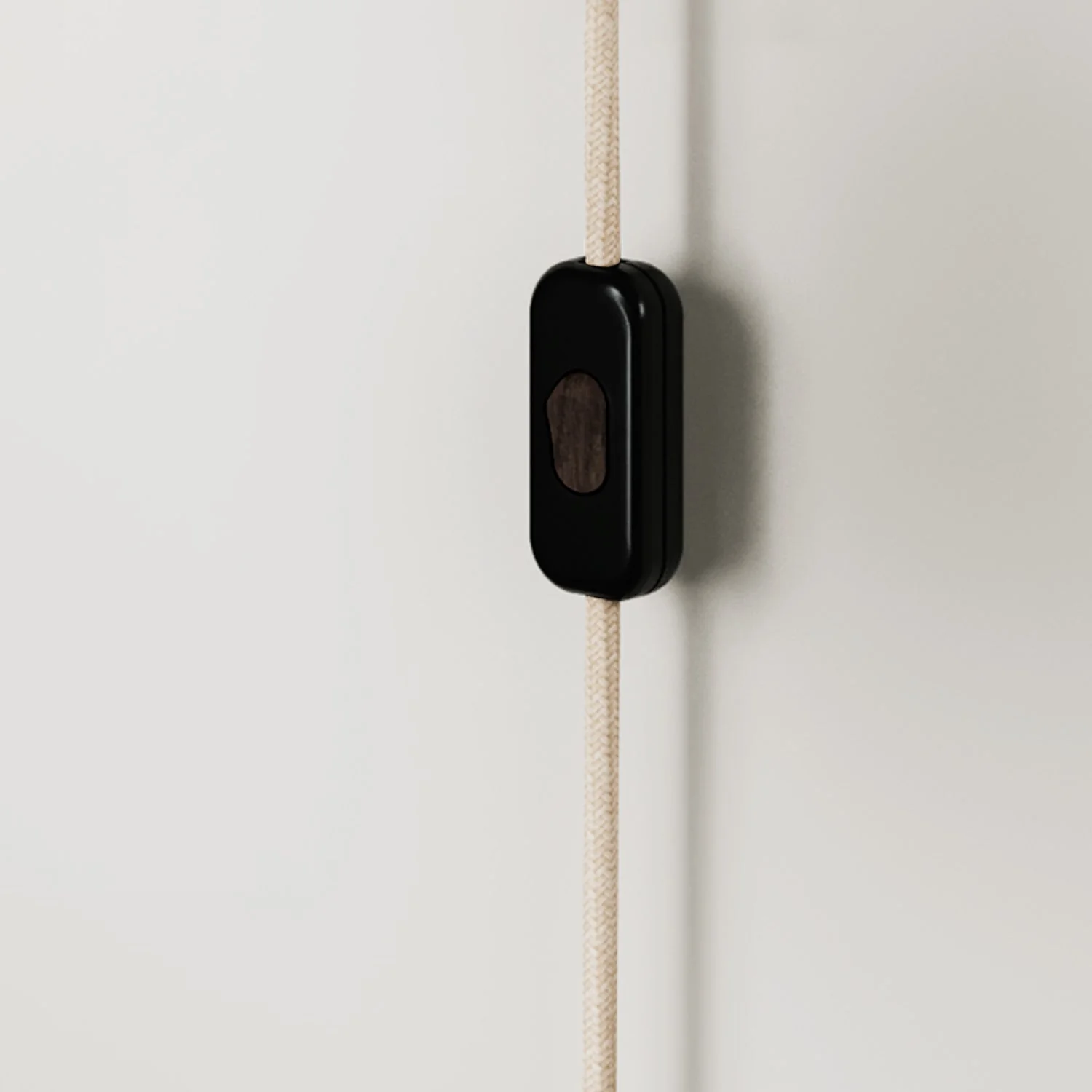 Wandleuchte aus Holz mit Zweipolstecker – Wengé-Effekt - Image 3