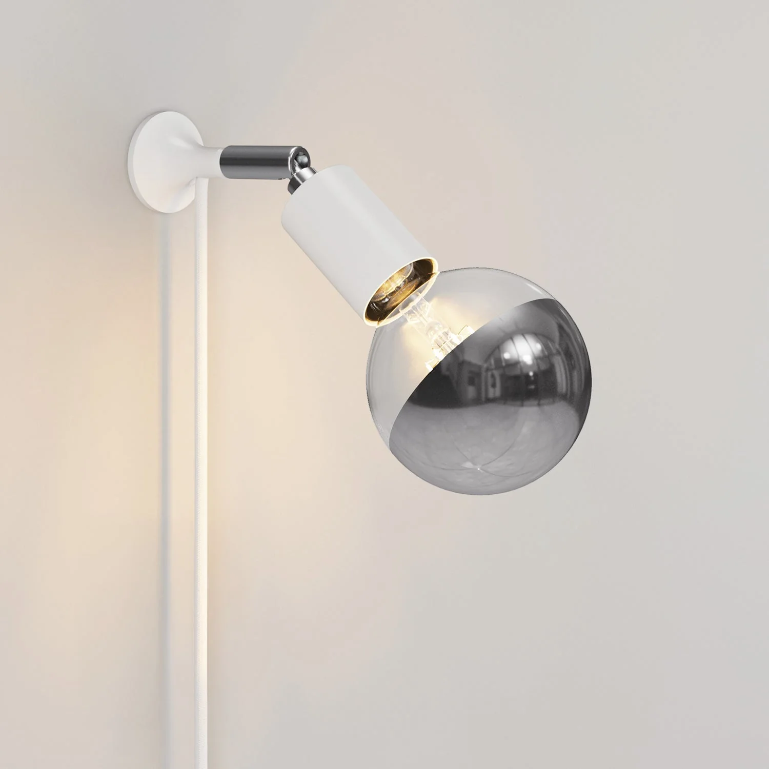 MAG-Y Wandleuchte mit Gelenk, Halbkugel-Lampe und UK-Stecker – Mattweiß