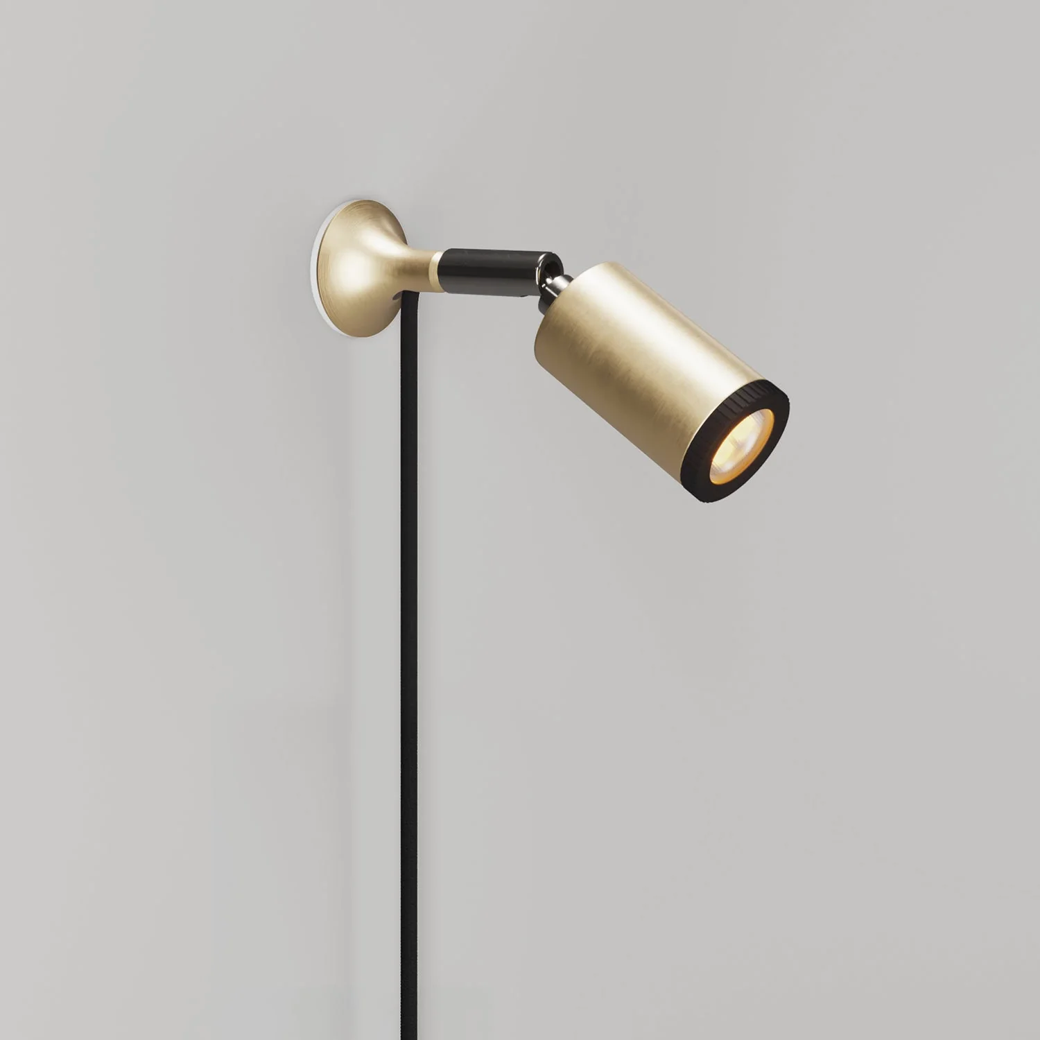 MAG-Y Wandleuchte mit Gelenk, Spotlicht und UK-Stecker – Satiniert Bronze
